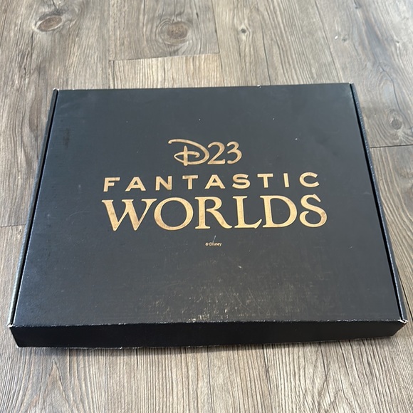 D23 Fantastic World Complete Box Set Celebrating 65 Years of Disneyland - Picture 6 of 6